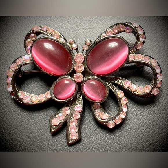 Bundle of 3 Large Purple, Pink, and Blue Vintage Rhinestone brooches - Picture 6 of 11